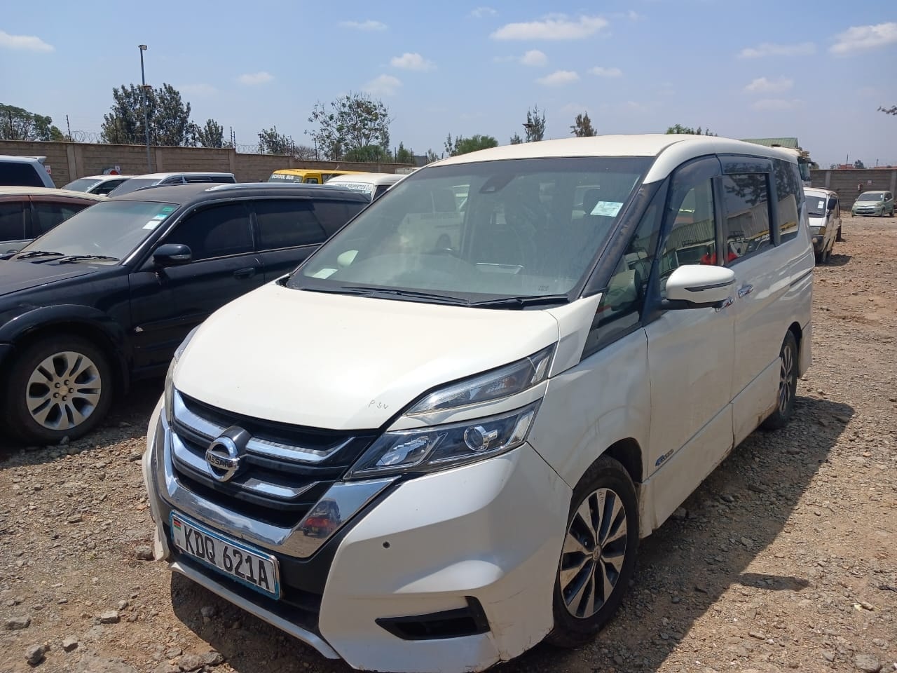 Nissan Serena image 3
